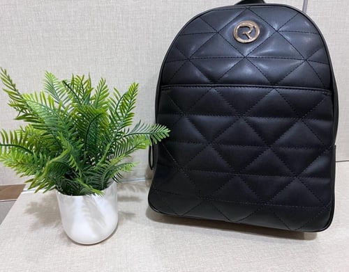 شنطة ظهر نسائية سوداء