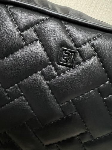 شنطة كروس نسائية سوداء بسلسال دهبي