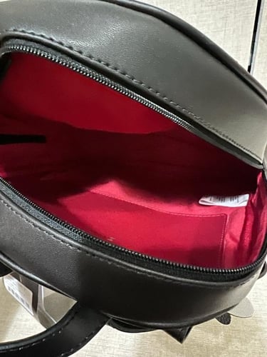 شنطة ظهر نسائية سوداء