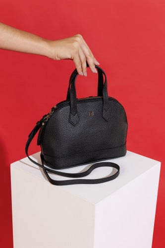 شنطة يد نسائية سوداء بسحاب