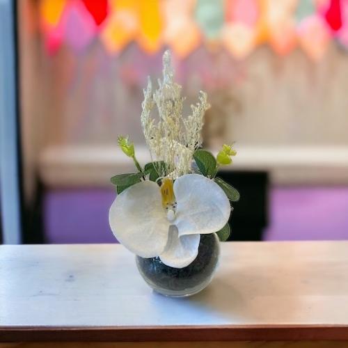 فازة ورد لطاولة الخدمة