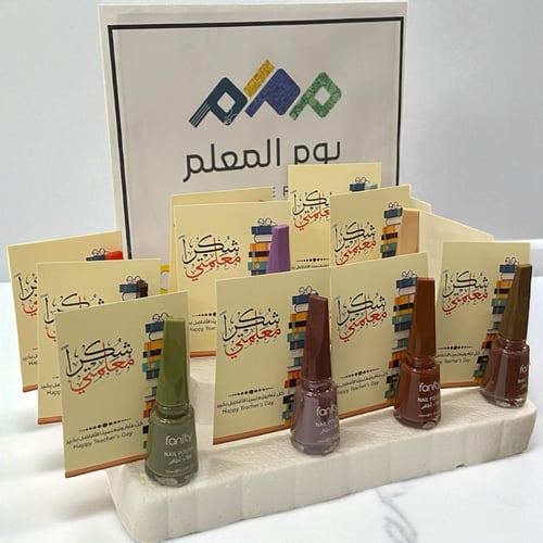 هدية مناكير 12 حبه + فلين وتغليف