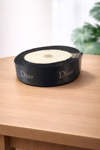 شريطه ماركة ديور أسود بكتابة أبيض حبة واحده