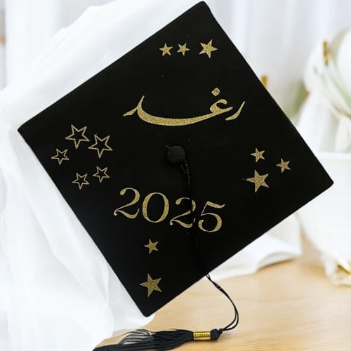 قبعة تخرج مع الطباعة