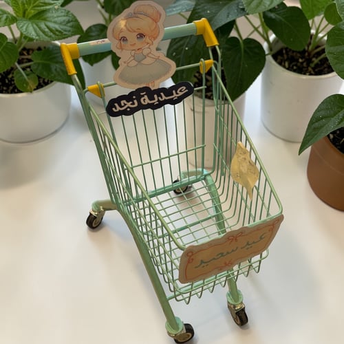 عربة العيديات مع شخصيات كرتونية