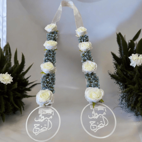 عقد تخرج ورد صناعي