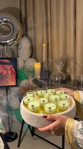 توزيعة ١٢ شمعةالسيفين والنخلة مع صينية