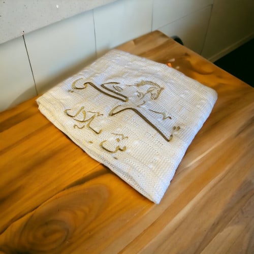 بطانية استقبال مع تطريز ااسمين واضافة رسمة