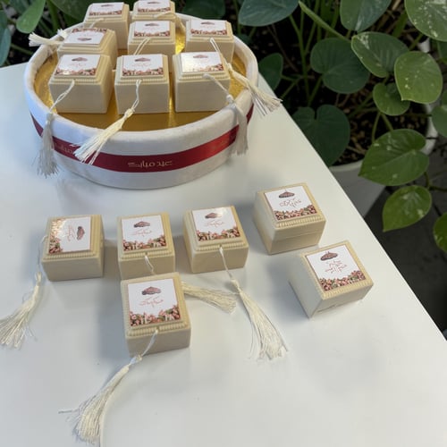 توزيعات المسك بعلب مخمل + صينية