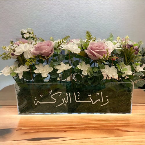 اكرلك مستطيل مع عباره وتنسيق الورد