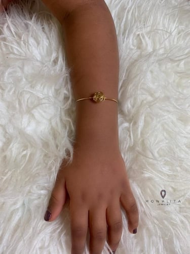 أسورة أطفال أنيقة اللون ذهبي (B665 ) .