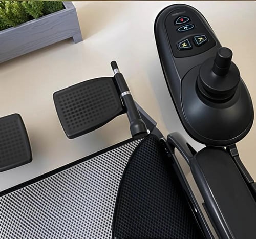 كرسي كهربائي اقتصادي 2 موتور قوي و 2 بطارية