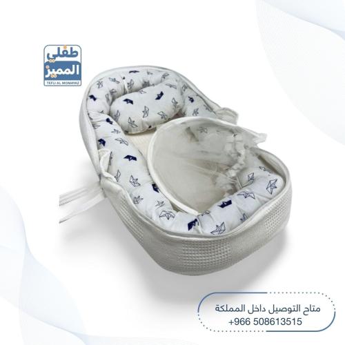 سرير متنقل ابيض