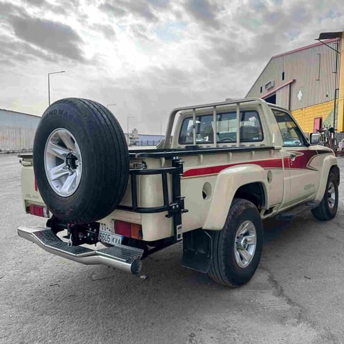 حامل الاسبير العلاق نيسان شاص