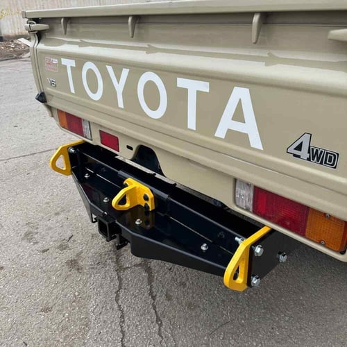 صدام خلفي مع هوك قلص تويوتا شاص