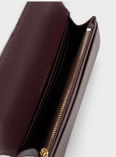 شنطة تشارلز اند كيث