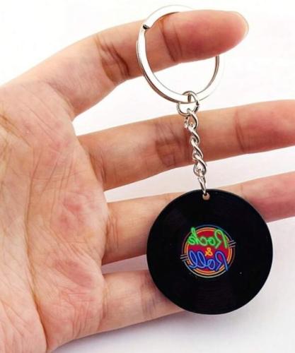 ميدالية مفاتيح على شكل اسطوانة موسيقية للروك أند ر...