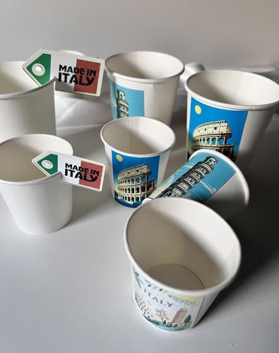 توزيعات كوب ورقي مع ثيم تصميم حسب الطلب