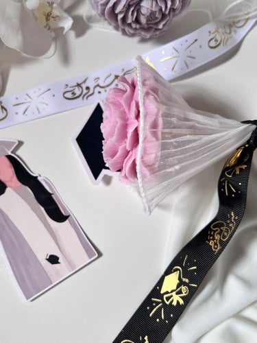 شمعة وردة مع ثيم تخرج