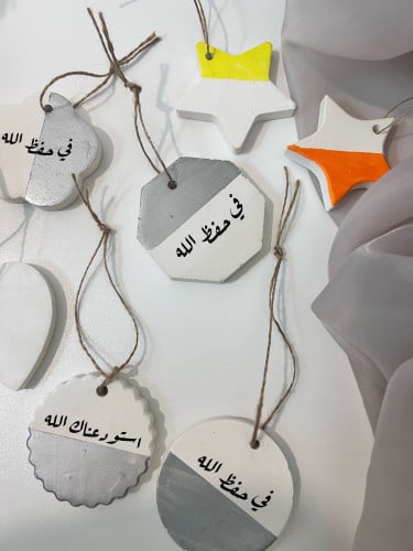 تعليقه معطره مع عبارة