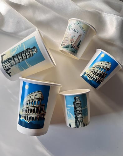 توزيعات كوب ورقي مع ثيم تصميم حسب الطلب