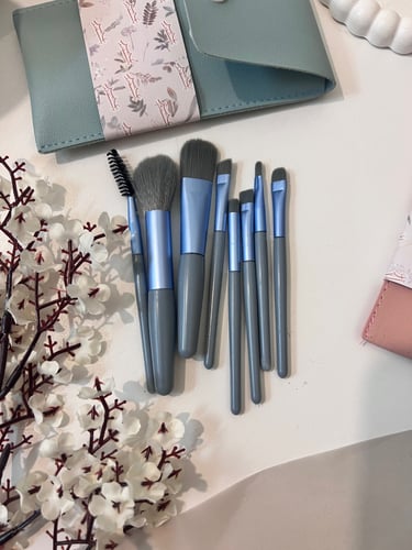 توزيعات فرش مكياج مع ثيم العيد