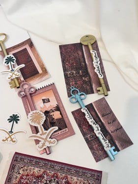 ثيم يوم التأسيس مع قلم مفتاح