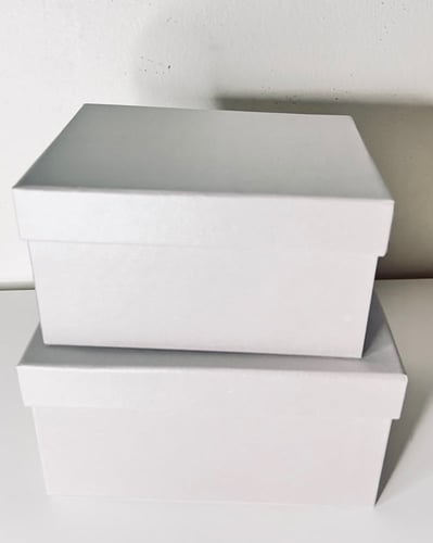 صندوق هدايا رصاصي