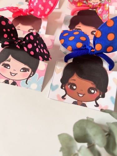 ربطة شعر فيونكة مع ثيم اطفال