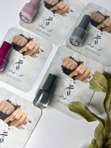 ثيم ملكة مع مناكير بالاسم