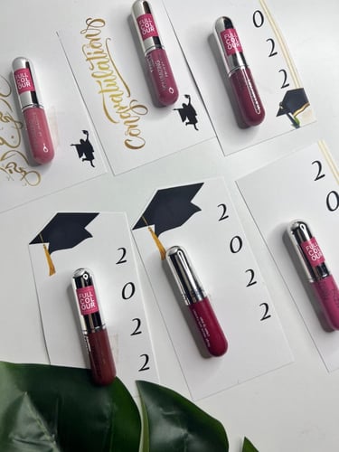 ثيم تخرج مع روج