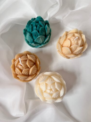 شمعة وردة اللوتس