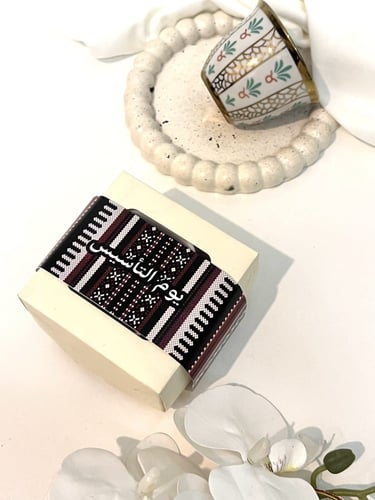 بوكس فنجان مع ثيم تصميم حسب الطلب