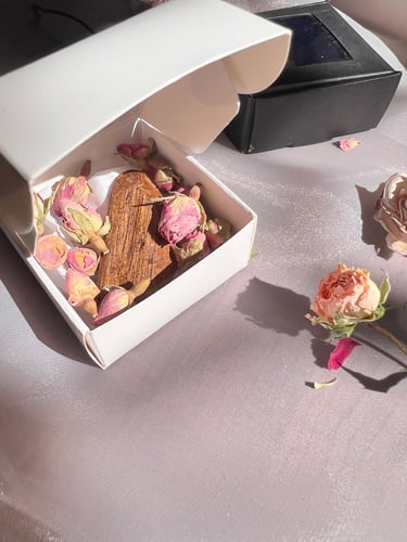 توزيعات ورد مع كسرة عود