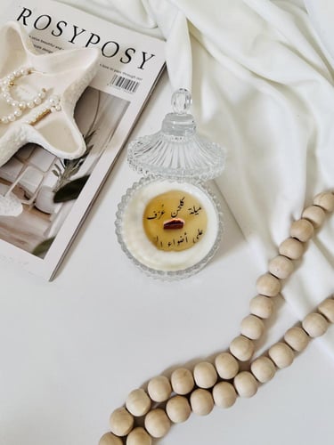 شمعة مع رساله مخفية