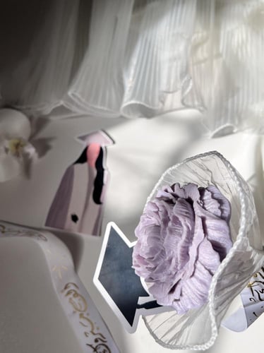 شمعة وردة مع ثيم تخرج