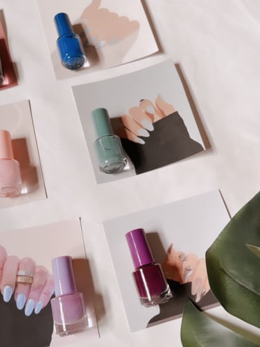 مناكير مع ثيم