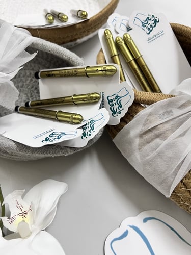 سلة مع ثيم اليوم الوطني 12 حبة