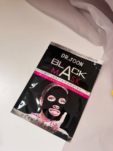 ماسك الوجه بالفحم