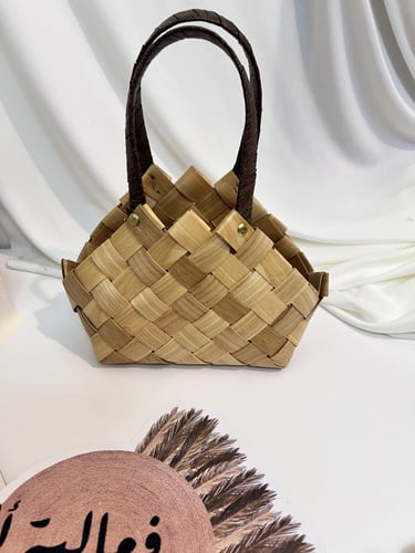 سلة مع ثيم بالاسم