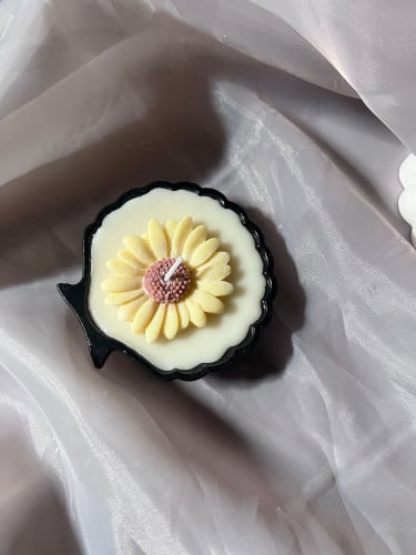 شمعة صدفه مع ورده دوار الشمس