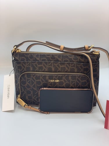 شنطة نسائية من كالفن كلاين