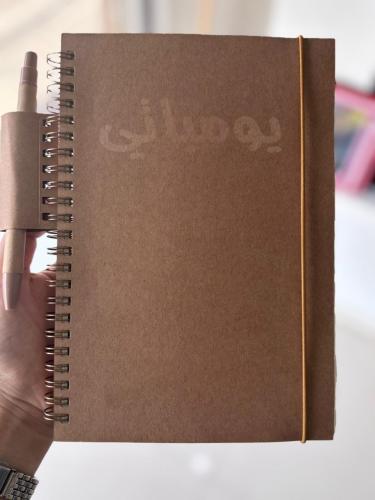 نوت كرتوني سلك مع قلم