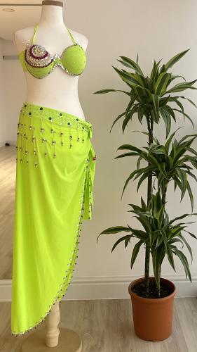 بدلة رقص شرقي باللون الفسفوري