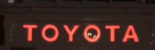 علامة تويوتا هايلوكس عاكس 98-2005