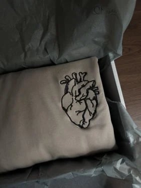 بلوفر تطريز القلب