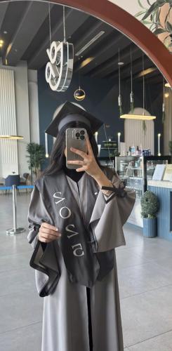 عبايه تخرج رمادي