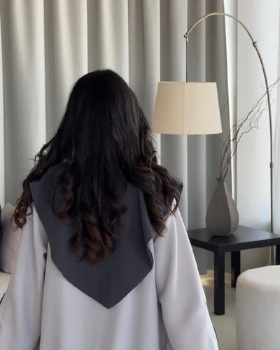 عبايه تخرج رصاصي