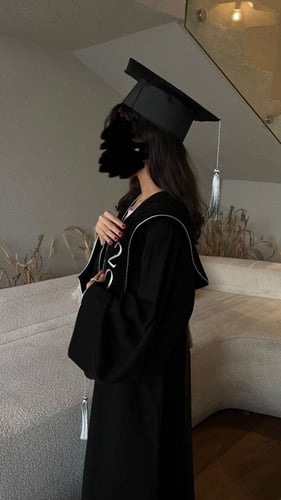 عبايه تخرج اسود