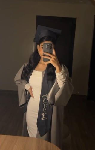 عبايه تخرج رمادي